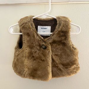 Baby Girl Faux Fur Button Vest — Old Navy Size 6-12 Mo
